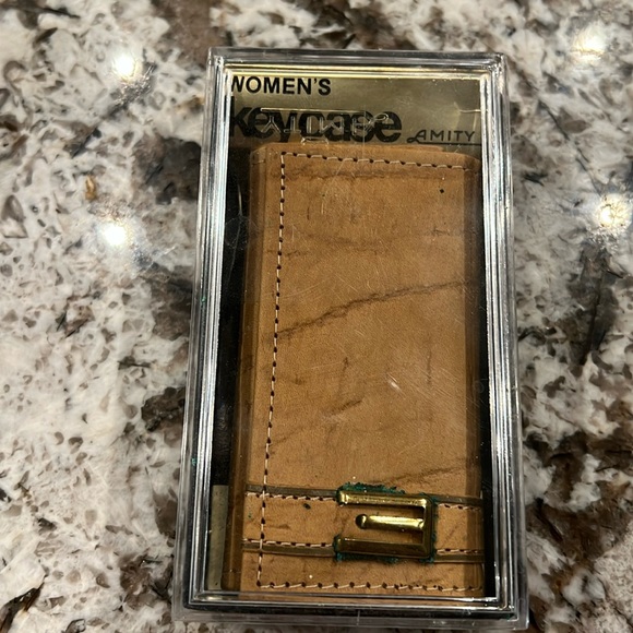 Amity woman’s key case leather trifold designer - Picture 1 of 4